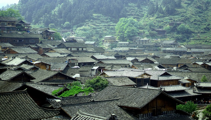 屋顶老油毯上可以刷沥青止漏水吗 房顶漏水用沥青可以吗