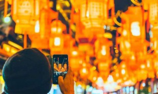 人约黄昏后是什么节日（月下柳树稍 人约黄昏后是什么节日）