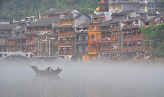 梦见下雨家里进水了（梦见家里大雨进水）