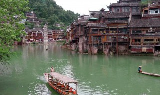凤凰古城在湖南哪个市（凤凰古城在湖南哪个市哪个区）