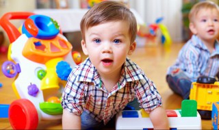孩子第一次上幼儿园为什么会哭 小孩第一次上幼儿园哭闹