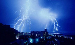 梦见打雷下雨 梦见打雷下雨刮大风是什么意思
