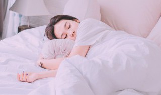 睡觉的正确方向（睡觉的正确方向显示）