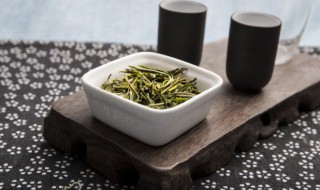 茶叶选购的基本技巧 茶叶选购的基本技巧是一看二闻