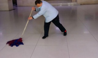 如何清洗地面（如何清洗地面才能去除异味）