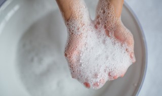 如何让发黄的硅胶手机壳变白 硅胶白色手机壳变黄了怎么办