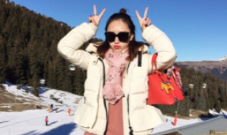 如何清洗白色羽绒服（如何清洗白色羽绒服表面的污渍）