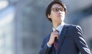如何清洗西服（西服怎样清洗）
