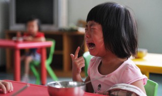 怎么让小孩上幼儿园不哭闹 如何让小孩上幼儿园不哭闹