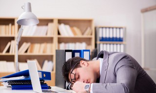 书桌布置的方法（书桌怎么布置 方法）