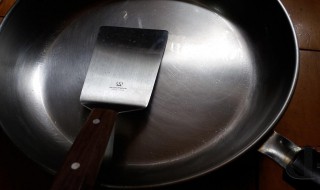 铝锅的清理方法（铝锅的清理方法有哪些）