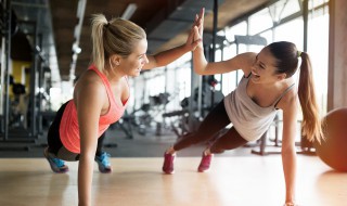 常见的健胸方法（练胸最佳的健身方法）