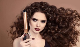 头发多变卷的方法（头发太多卷发怎么弄）