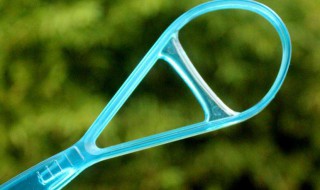 刮舌苔的最佳方法 如何刮舌苔