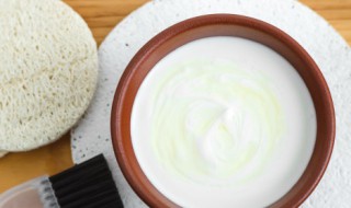 睡前喝酸奶的好处（睡前喝酸奶的好处与功效）