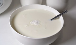 过期的牛奶可以做酸奶吗（过期牛奶千万别扔11种用途）