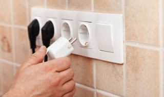 插座l和n代表什么 插座怎么接线 三孔