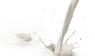 纯牛奶洗脸的好处（纯牛奶洗脸有什么好处和坏处）