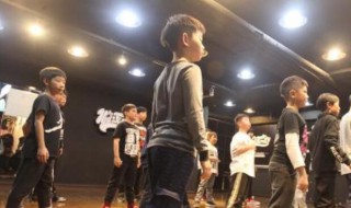 街舞几岁开始学比较好（街舞几岁开始学比较好男孩）