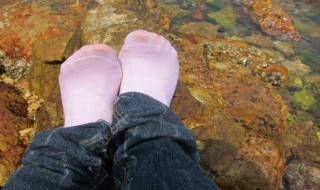 袜子脏了怎么处理方法 袜子脏了怎么处理方法图片