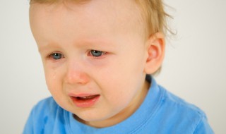 孩子哭闹应该怎么哄 孩子哭闹应该怎么哄他