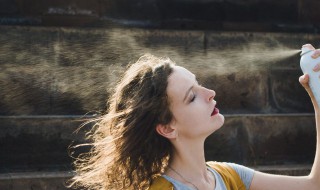 正确补水保湿的方法（正确补水保湿的方法视频）