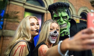 出去玩晒朋友圈怎么说（出去玩晒朋友圈怎么说短句）