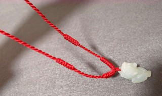 吊坠挂绳怎么打结（吊坠挂绳怎么打结两边拉）