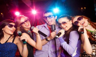 初学唱歌怎么练声（初学唱歌怎么练声调）