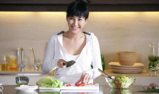 亲自下厨的幽默说说（亲自下厨的幽默说说简短）