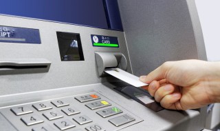 在atm机上倒着输入密码会报警吗（取款机倒着输密码会报警吗）