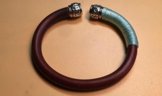 鸡血藤手镯有什么功效（鸡血藤手镯佩戴禁忌）