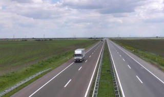 开车在高速公路犯困怎么办（开车在高速公路犯困怎么办呢）