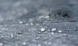 享受下雨天的心情短语（下雨的有意境的短句子）