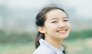 背后的痘痘能不能挤（背后的痘痘能不能挤干净）