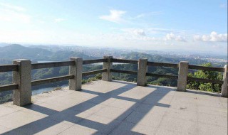 空旷的地面和高楼之间哪里风更大（高空的空气好还是低层的空气好）