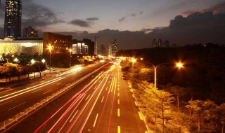 晚上拍夜景配的说说（晚上拍夜景配的说说正能量的）