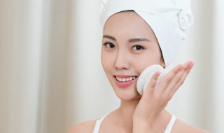 化妆水和爽肤水有什么不同（化妆水跟爽肤水的区别）