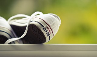 白布鞋污渍洗白小窍门 白布鞋污渍洗白小窍门是什么