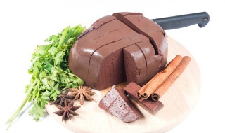 鸭血怎么看（鸭血怎么看是否变质）