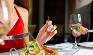 与女子进餐时的注意事项 与女子进餐时的注意事项视频