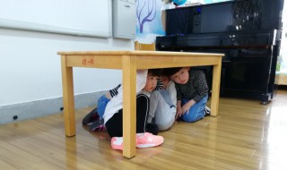 当地震发生时你在家里应如何避震 当地震发生时你在家里应该如何避震