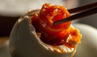 鸭蛋臭了还能吃吗（腌制咸鸭蛋臭了还能吃吗）