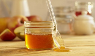 分辨蜂蜜真假小技巧（辨别蜂蜜真假四种方法）