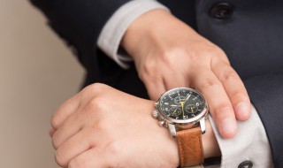 成人礼送什么礼物给男孩子（男孩18岁成年礼物送什么）