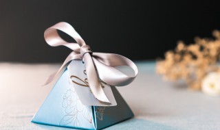 伴手礼一般送什么（伴娘伴手礼一般送什么）