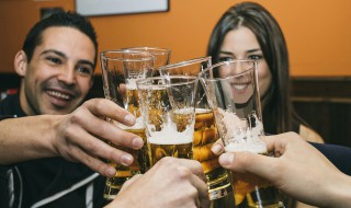 朋友圈发喝酒的话语 喝酒后发的高情商句子