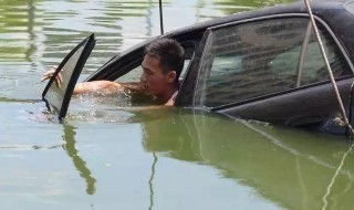 落水怎么自救（落水自救的方法）