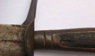 匕首锈迹怎么处理（匕首锈迹怎么处理干净）