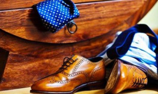 皮鞋起褶了怎么处理（皮鞋起褶了怎么处理干净）